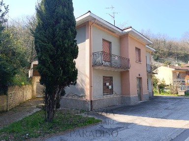 Villa unifamiliare, buono stato, 180 m², Urbino