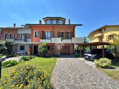 Villa bifamiliare via Belvedere 1, Montecchio, Vallefoglia