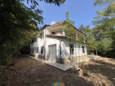 Villa unifamiliare piazza Santa Barbara, Montefelcino