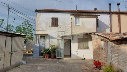 Villa all'asta via Mondaviese 63- 65, Mondavio