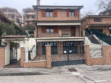 Villa unifamiliare via dei Girasoli 19, Trebbiantico, Pesaro