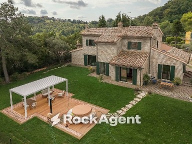Villa plurifamiliare Strada Madonna dei Mazza, Novilara, Pesaro
