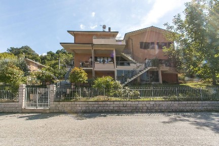Villa bifamiliare, buono stato, 524 m², Centro, Piandimeleto