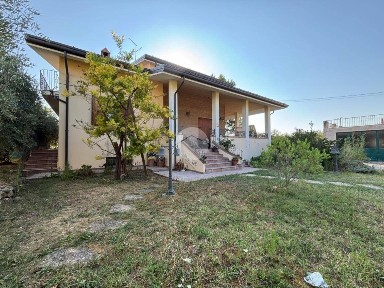 Villa bifamiliare via Villagrande 181, Villagrande, Mombaroccio