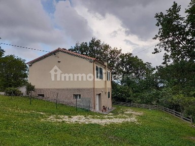Villa unifamiliare, buono stato, 372 m², Fratte Rosa