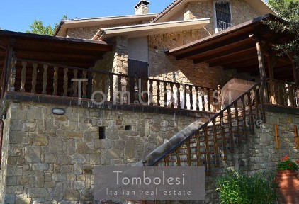 Villa unifamiliare Località Mezzanotte 19, Pergola