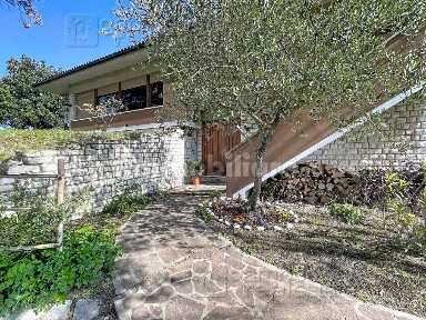 Villa unifamiliare, buono stato, 322 m², Urbino
