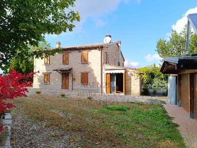Villa bifamiliare, buono stato, 190 m², Urbino