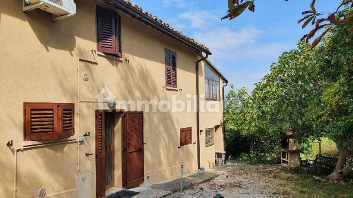 Villa unifamiliare, buono stato, 378 m², Urbino