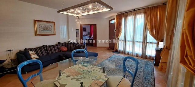 Villa bifamiliare, ottimo stato, 260 m², Centro, Montelabbate