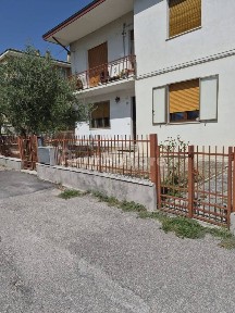 Villa bifamiliare via Leonardo da Vinci 12, Centro, Fossombrone