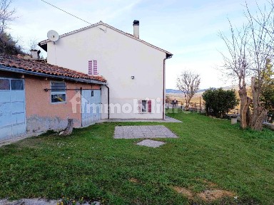 Villa bifamiliare, da ristrutturare, 190 m², Urbino