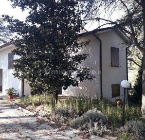 Villa unifamiliare, buono stato, 550 m², Trebbiantico, Pesaro