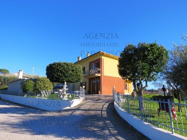 Villa unifamiliare, buono stato, 220 m², Urbino