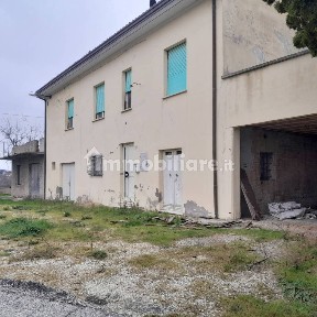 Villa unifamiliare, da ristrutturare, 2100 m², Centro, Mondavio