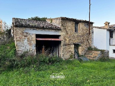Villa unifamiliare, da ristrutturare, 160 m², Centro, Fratte Rosa