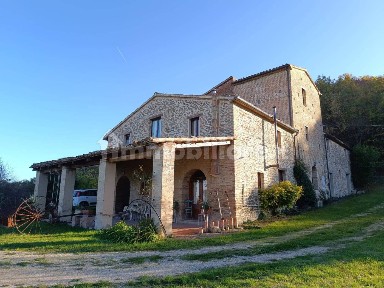 Villa unifamiliare, da ristrutturare, 620 m², Urbino