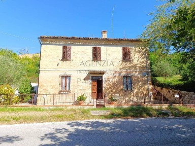 Villa bifamiliare, ottimo stato, 260 m², Urbino