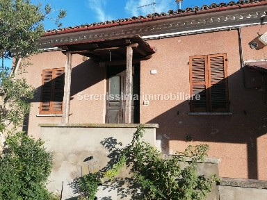 Villa unifamiliare, da ristrutturare, 350 m², Centro, Montelabbate