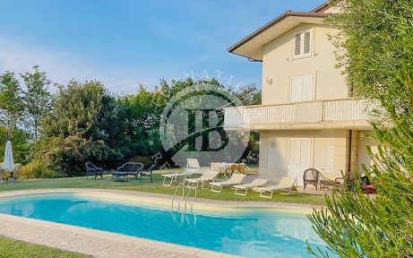 Villa unifamiliare, buono stato, 1436 m², Pesaro