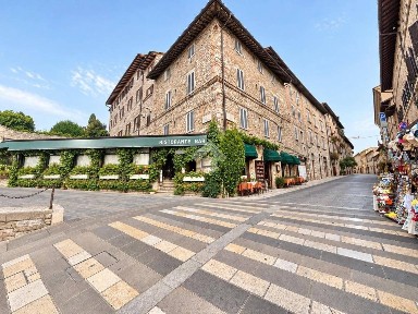 Assisi, Via S.Francesco, 28