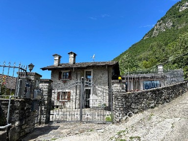 Dubino, Via Monastero