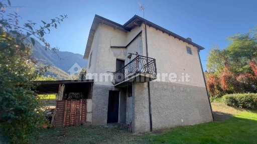 Villa bifamiliare via Provinciale, Centro, Colorina
