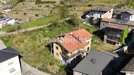 Villa plurifamiliare via Bombolasca 11, Centro, Traona