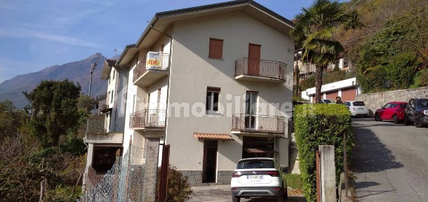 Villa plurifamiliare via Giardini, Pedemonte, Berbenno di Valtellina