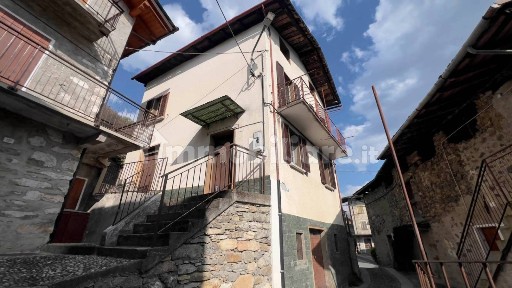 Villa unifamiliare via Sant'Abbondio, Centro, Tresivio