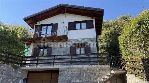 Villa bifamiliare frazione Chempo 76, Civo