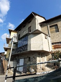 Villa bifamiliare via Madonnina, Montagna in Valtellina