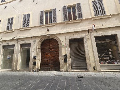 Quadrilocale via Giuseppe Mazzini 39, Centro Storico, Foligno